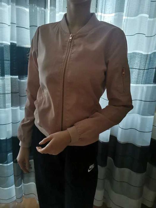 Only kurtka bomberka, różowa, złoty suwak, roz S