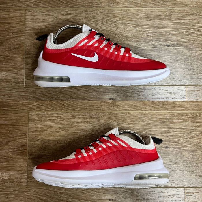Продам БОМБЕЗНІ жіночі кросівки Nike Air Max Axis