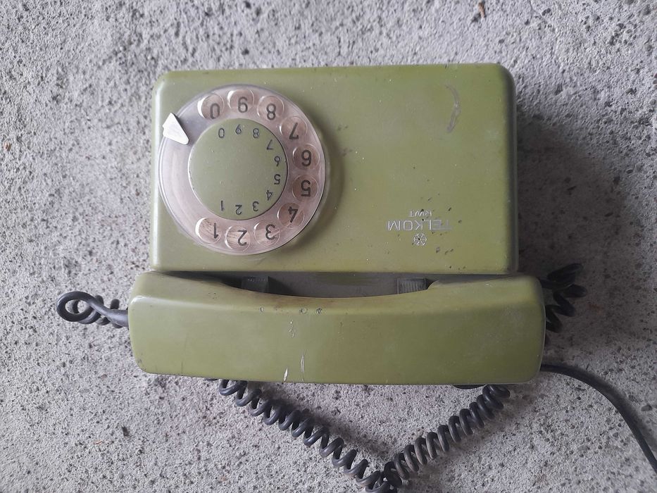 Telefon PRL Tulipan retro