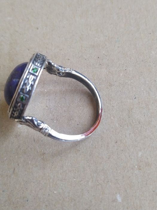 Срібний перстень з камінням