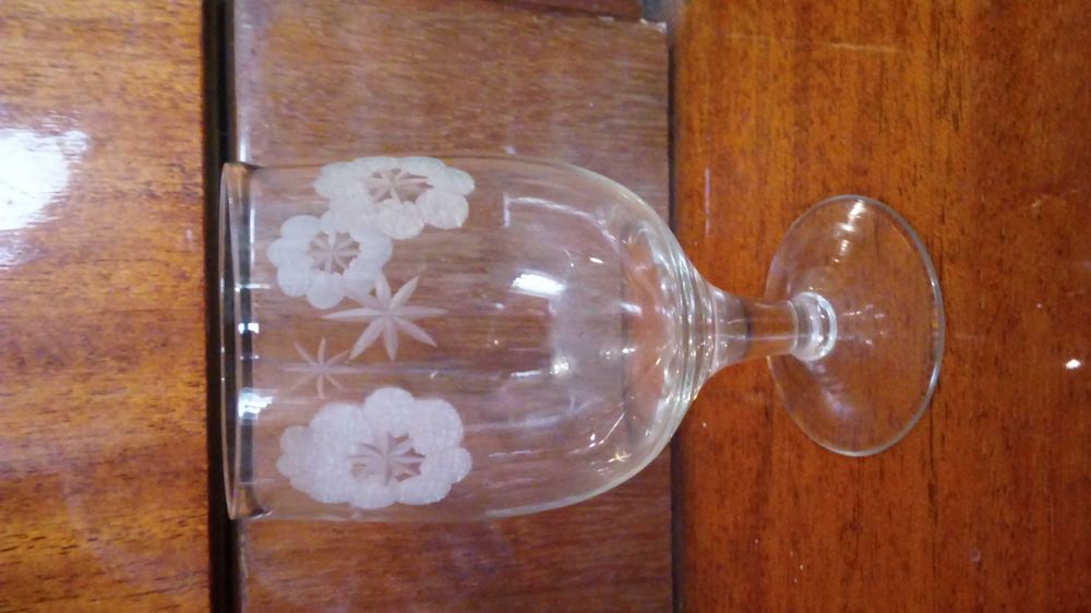 Рюмки фужери вази