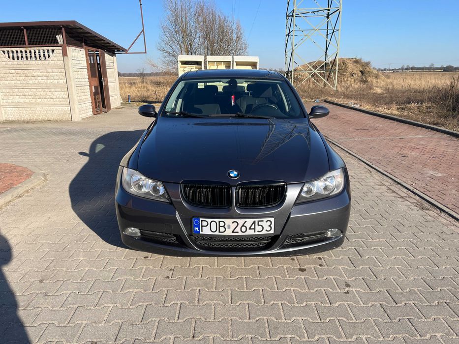 BMW E90 320i N46 2005 | Manual | 214 tys. km | Benzyna | Do poprawek