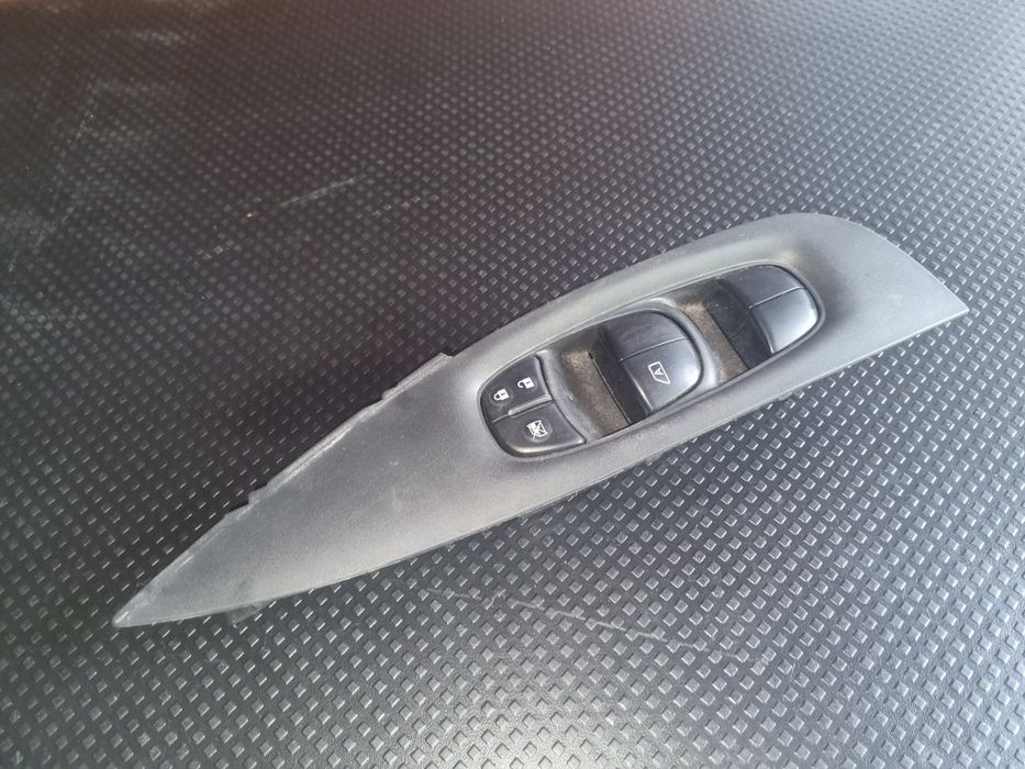 Управление стеклоподъемником передним левым Nissan Rogue 14-20