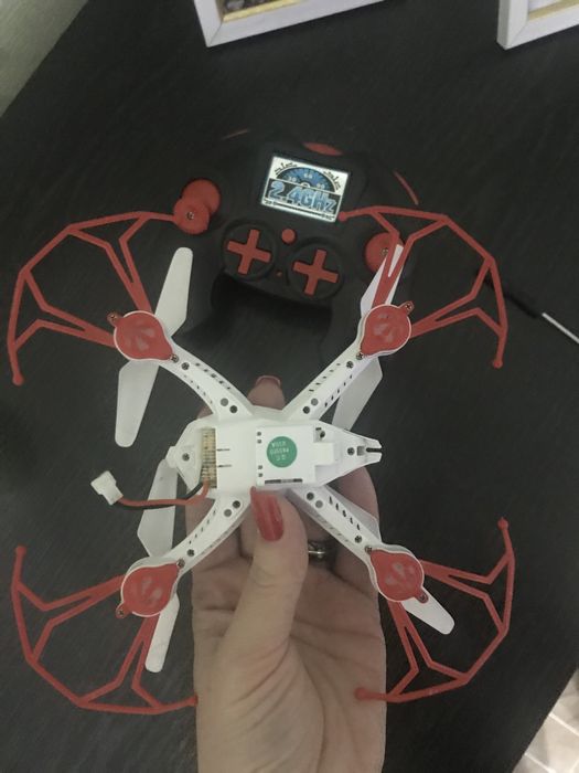 Квадрокоптер дрон