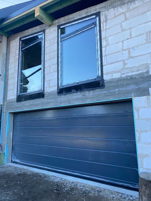Bramy garażowe segmentowe, rolowane, uchylne
