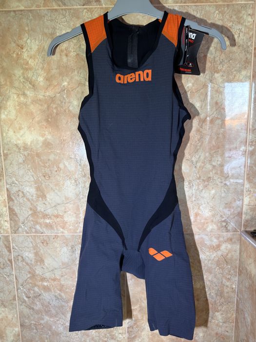 Arena W Zipped Trisuit Carbon Pro триатлонний комбінезон