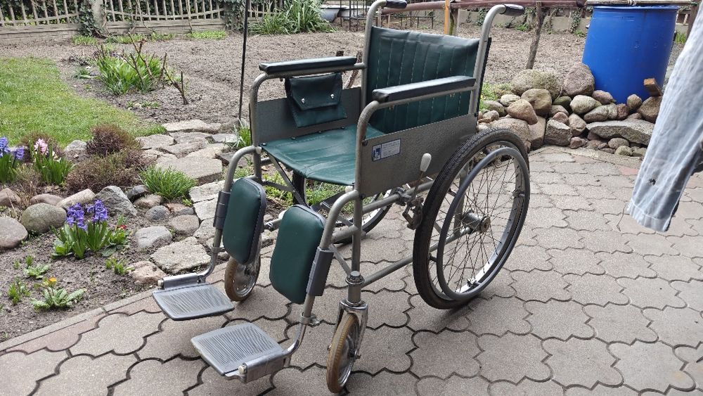 Wózek inwalidzki PRL podpórki METALOWE duże koła przednie STABILNY