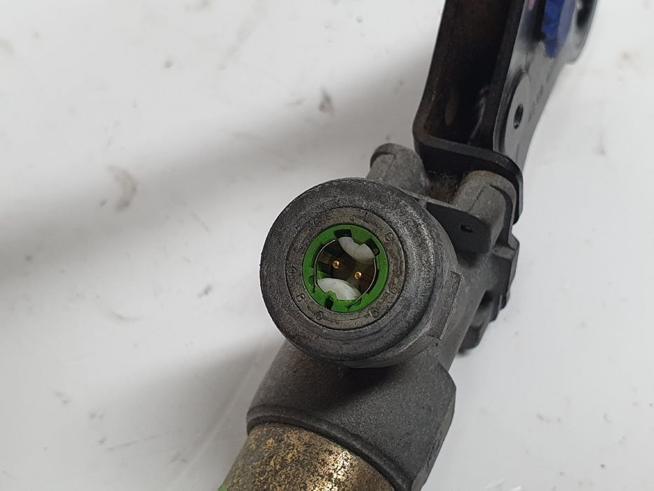 Encaixe de cinto frente direito CITROËN XSara (N1)