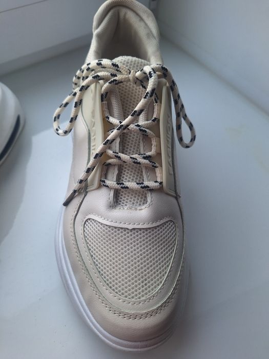 Кроссовки женские с сеточкой