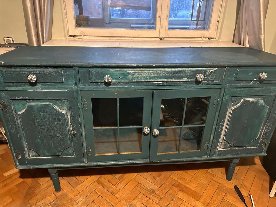 Turkusowa, pojemna komoda