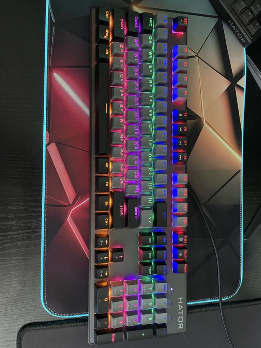 Продам механическую клавиатуру HATOR STARFALL RAINBOW