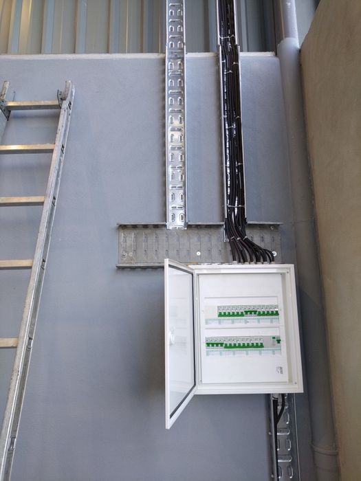 Serviços de Eletricidade e pichelaria