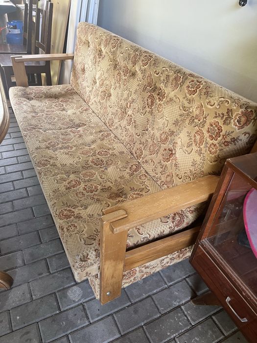 Kpl  PRL wypoczynkowy wersalka 2 fotele stół lite drewno