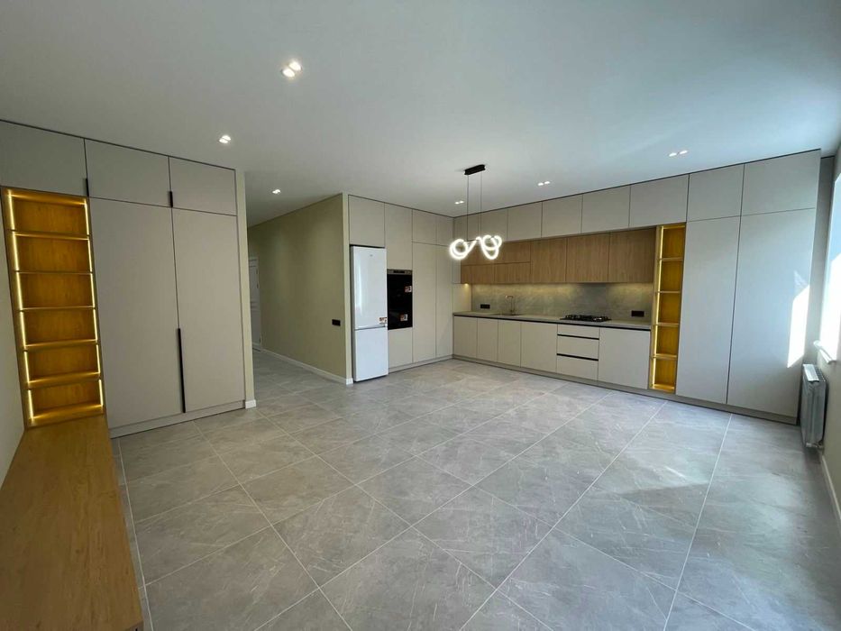 БЕЗ КОМІСІЇ, таун з новим РЕМОНТОМ, Сертифікат ТАК, вул. Давидчука