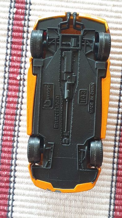 Metalowa miniaturka Lamborghini - Burago