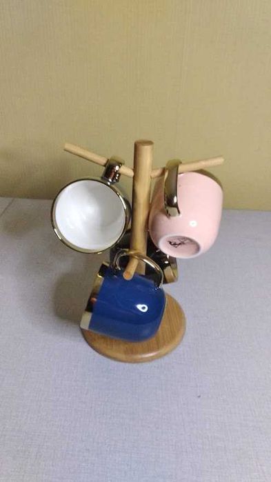 Набор стильных чашек на подставке