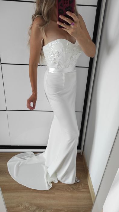 suknia o kroju syrenki