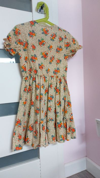 Zwiewna sukieneczka w kwiatki Boho rozmiar 122