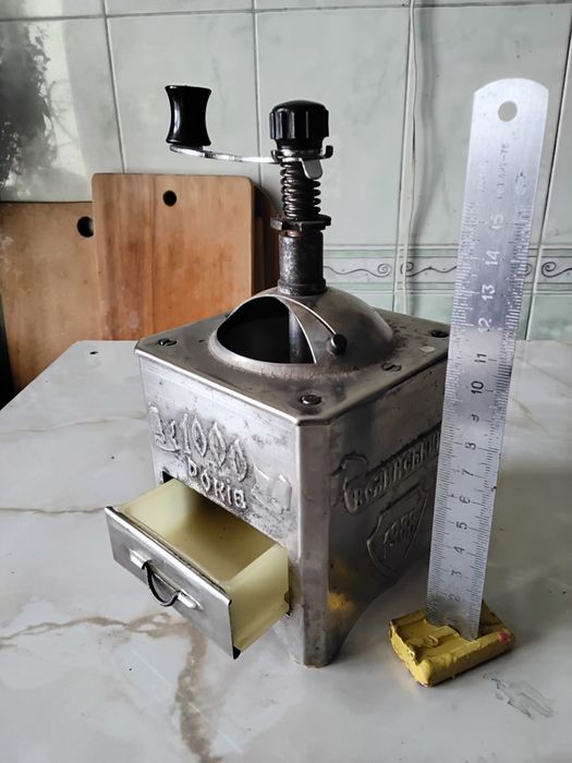 Продам машинку для помола-- Ручная мельница