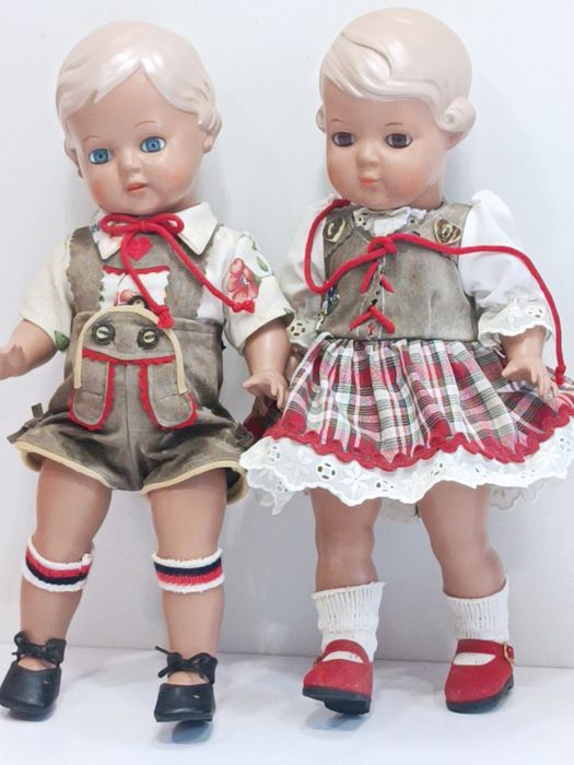 Schildkrot para lalek kolekcjonerskich .Ona i on w cudnych strojach.