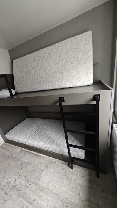 Двухъярусная кровать