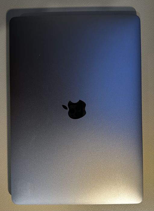 Macbook Pro 2018 ( para peças, ecrã não está a funcionar)