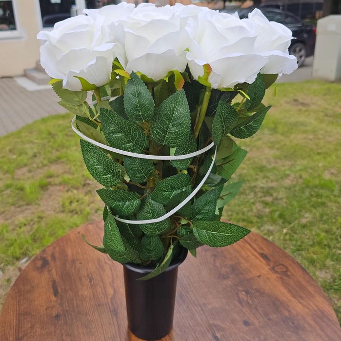 Bukiet z białych róż premium do wazonu sztuczne kwiaty na grób pomnik