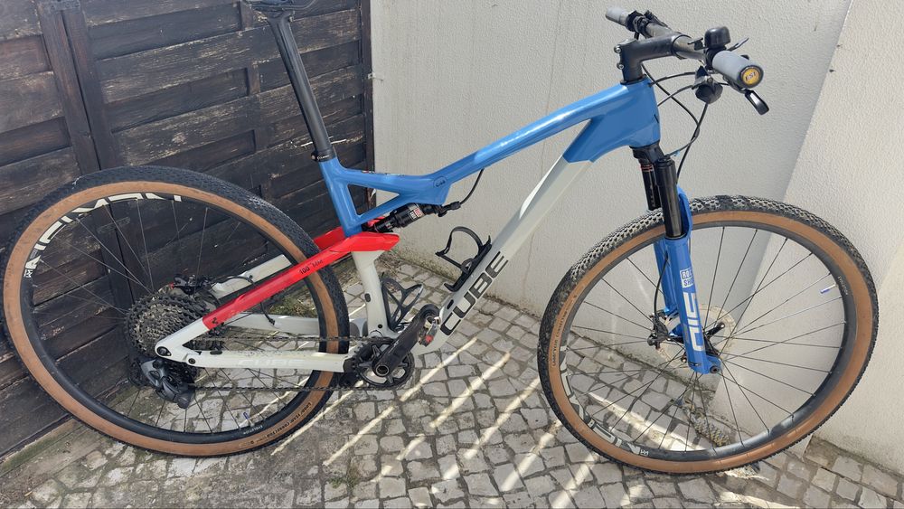 Bicicleta de Btt CUBE