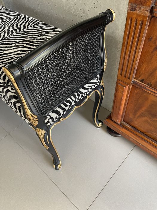 Elegancka ławka -pufa mini sofa z plecionką wiedeńską . Vintage