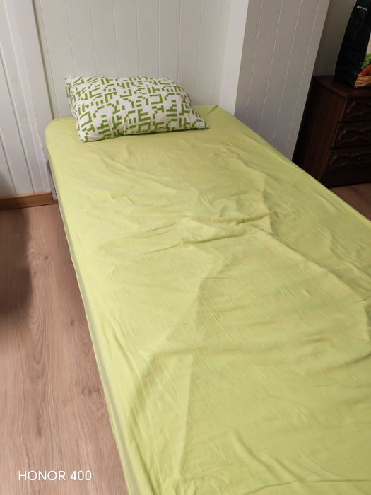 Cama completa, base e colchão de 90 cm