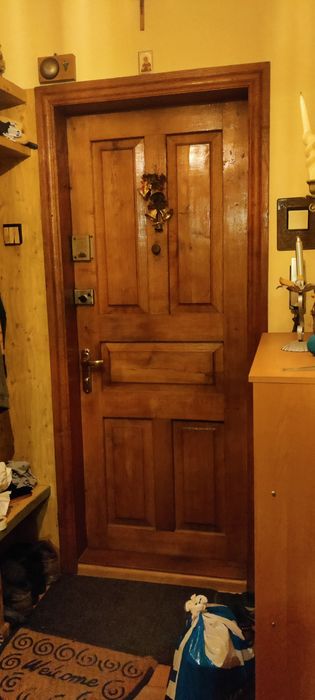 Продам дерев'яні вхідні двері