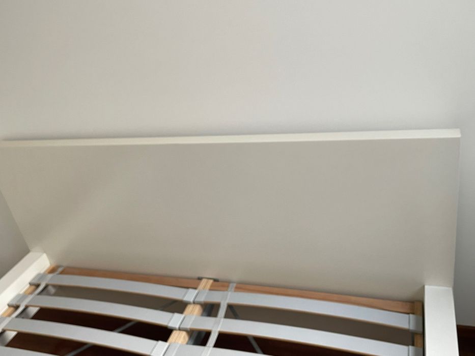 Cama Malm 140x200+ estrados+ colchão ortopédico