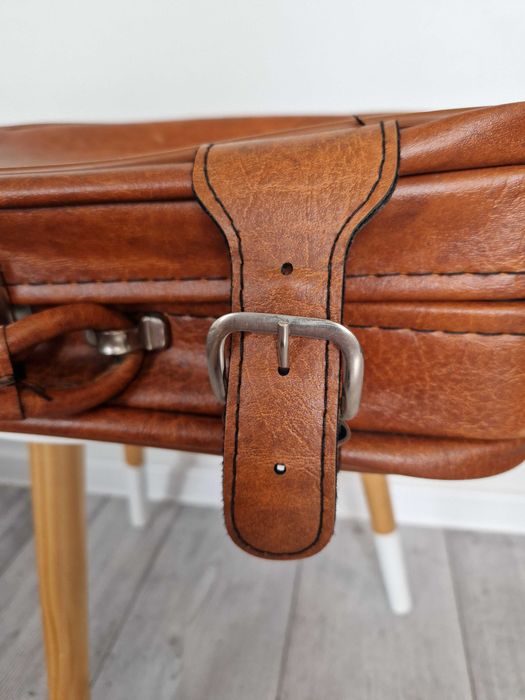 Walizka w stylu vintage retro PRL