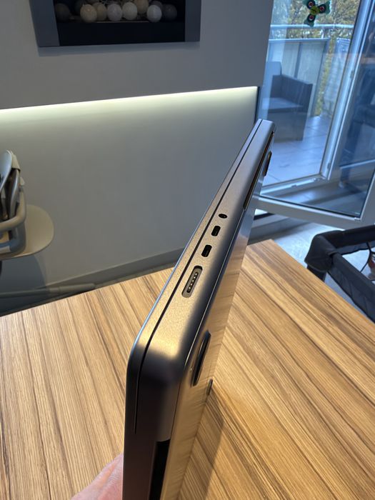 Apple MacBook pro M1 pro 92% bateria