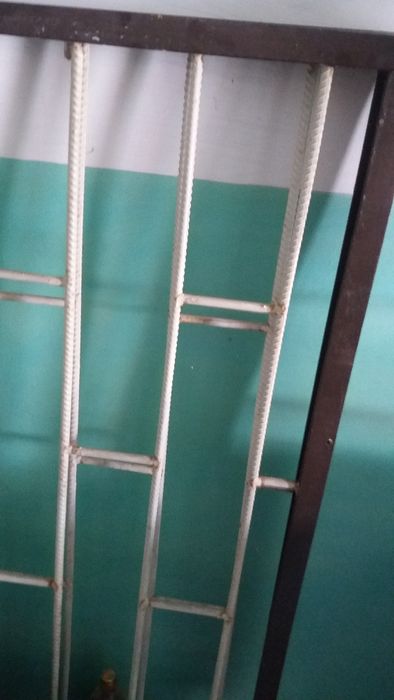 решетки на окна 1.38х1.03, 1шт.