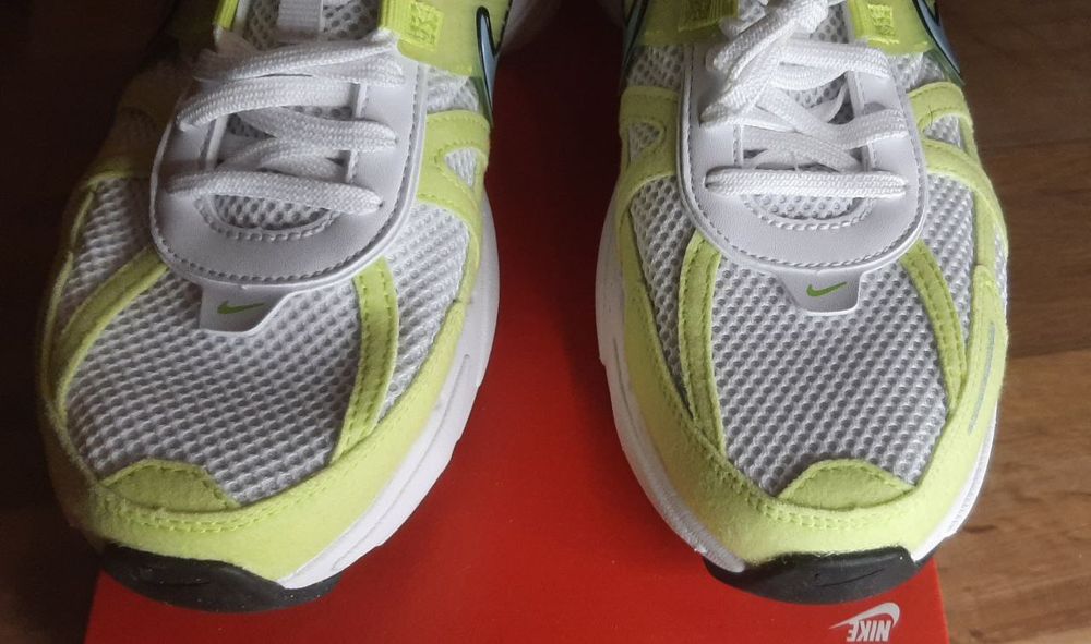 Оригінальні Nike V2K RUN 42.5