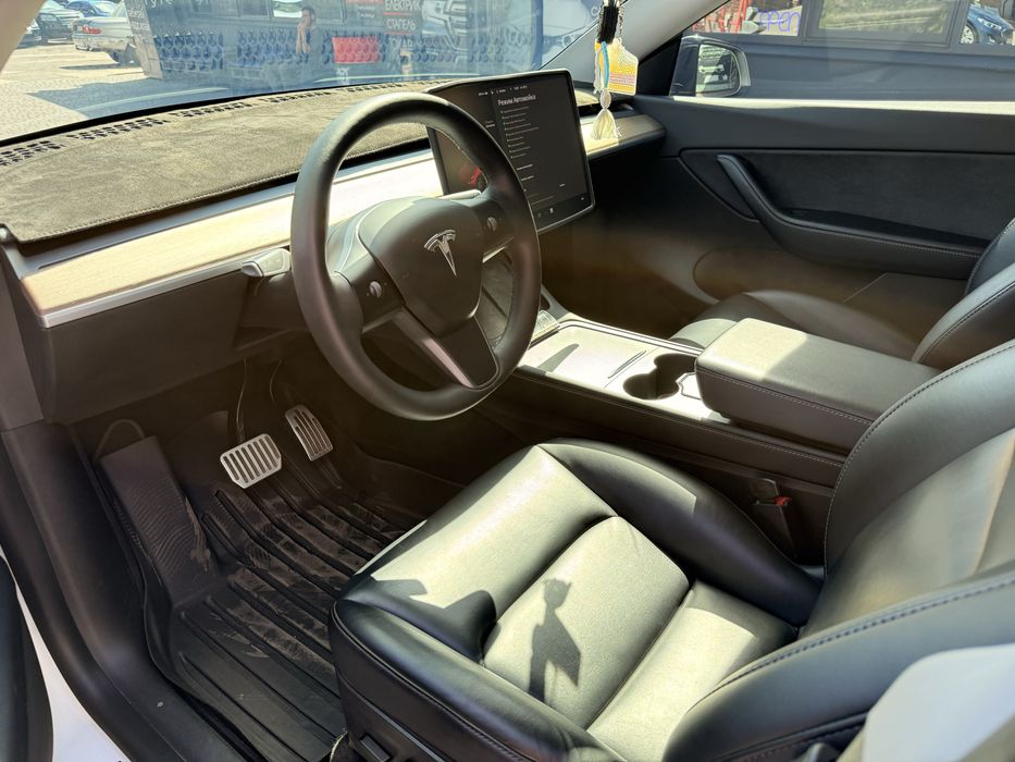 Продам Tesla Model Y