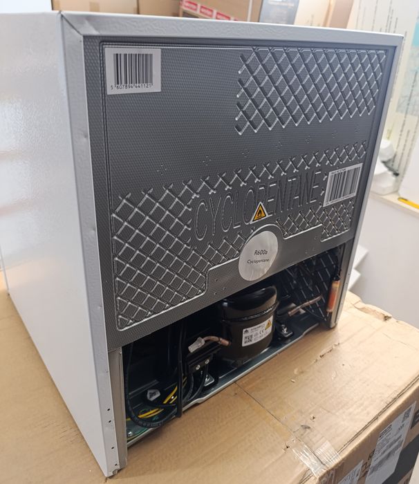 Mini bar KUNFT KMB9119 WH 45L / 50cm (3 anos garantia)