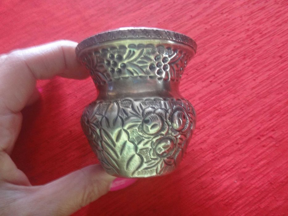 Srebrny    flakonik