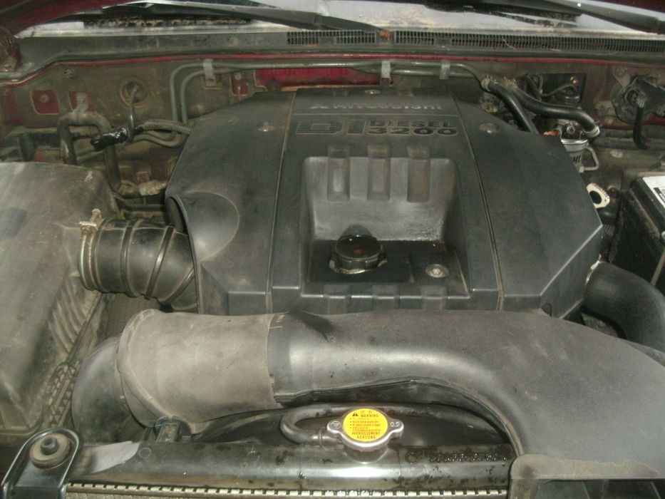 MITSUBISHI PAJERO 3.2 DID 4X4 Automat 2002Rok OC 08.2026 Krajowy