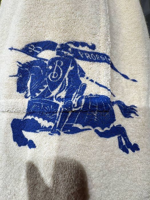 Чоловічий костюм burberry з шортами