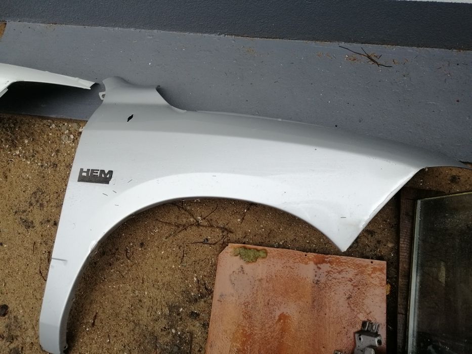 Dodge Ram błotnik prawy belka fartuch