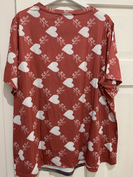 Modny t-shirt śmieszny nadruk kot serca rozmiar 50 nowy