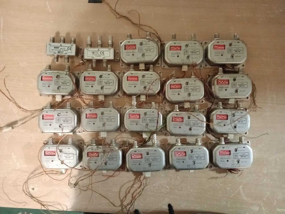 UHF MODULATOR VM-104 / 4-way splitter 5-860MHz