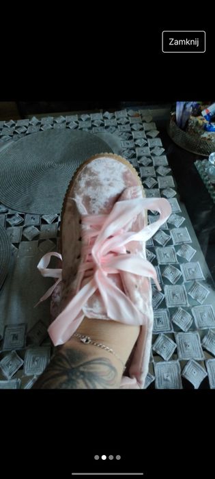 Buty damskie zamszowe.