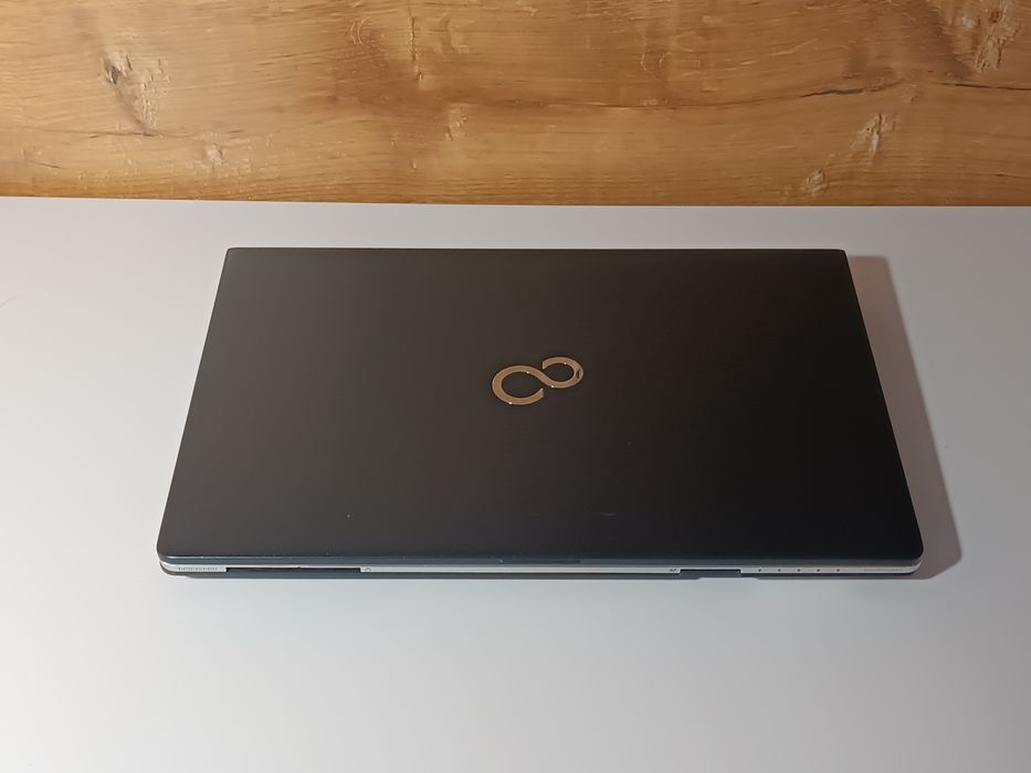 Потужний ноутбук 13.3" FHD/Core i7/12 ОЗУ/500 SSD/Батарея 5 годин