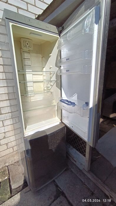 Холодильник  Whirlpool