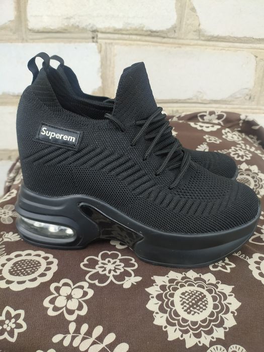 Кроссовки женские 38р (стелька 24,5)