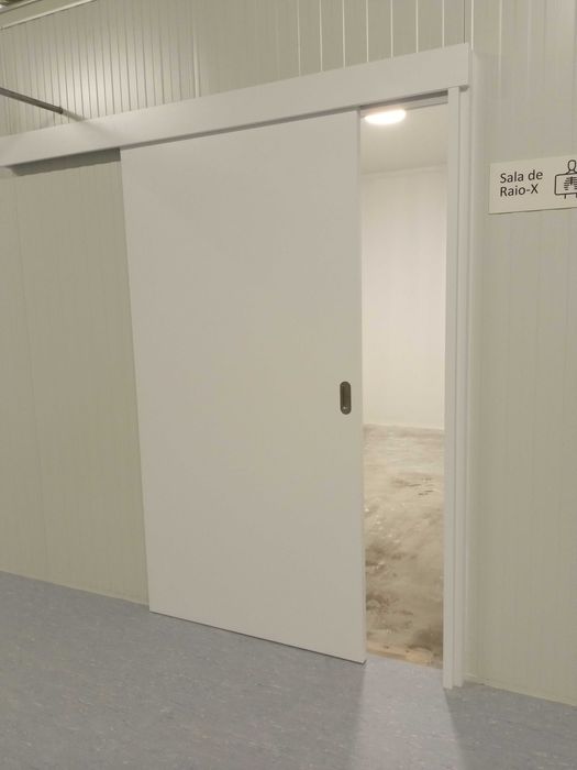 Porta blindada para RaioX com visor Plumbifero