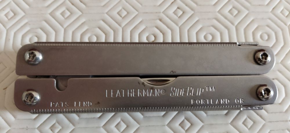 Alicate Universal Letherman